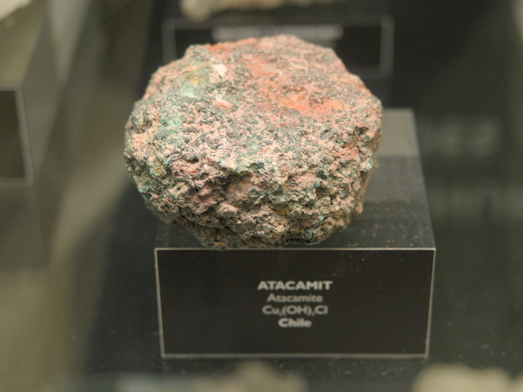 Mineral etiquetado como Atacamita.
