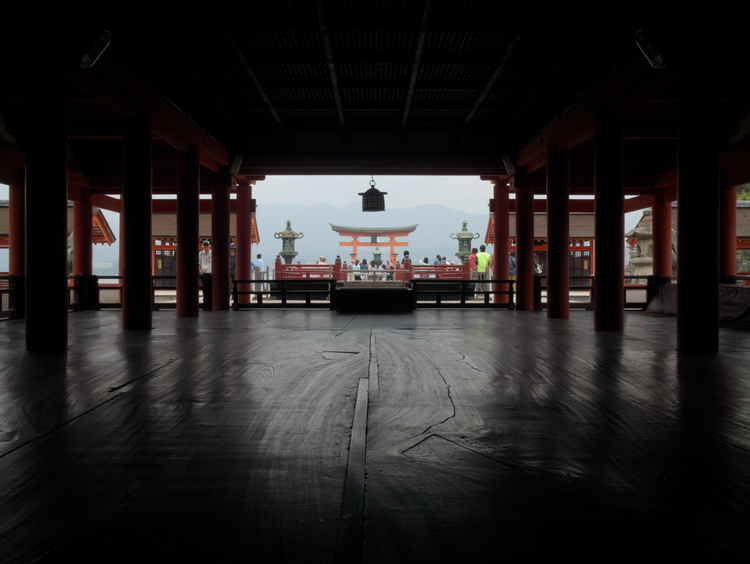 El hall principal del templo Itsukushima.