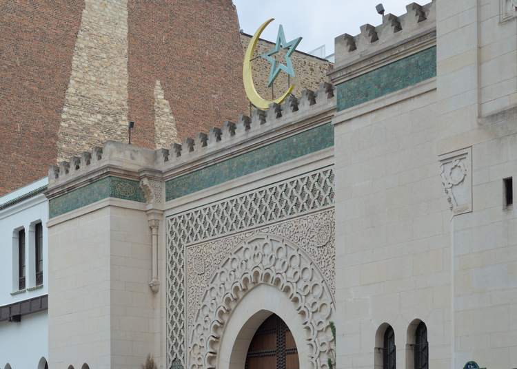 Geometric patterns, that are a staple in islamic architecrure, decorate the façade of Grand Mosque.