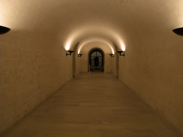 Los pasillos de la cripta del Panteón te hacen sentir en un videojuego.