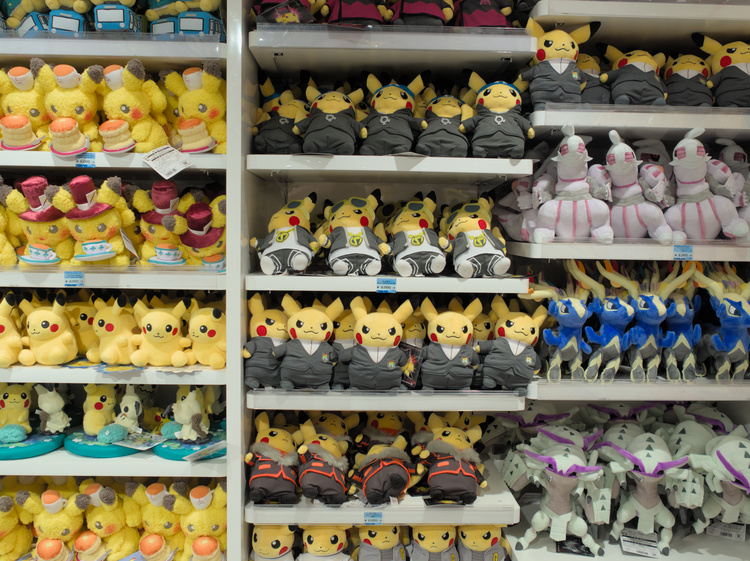 Lots of Pikachus &gt;:3.