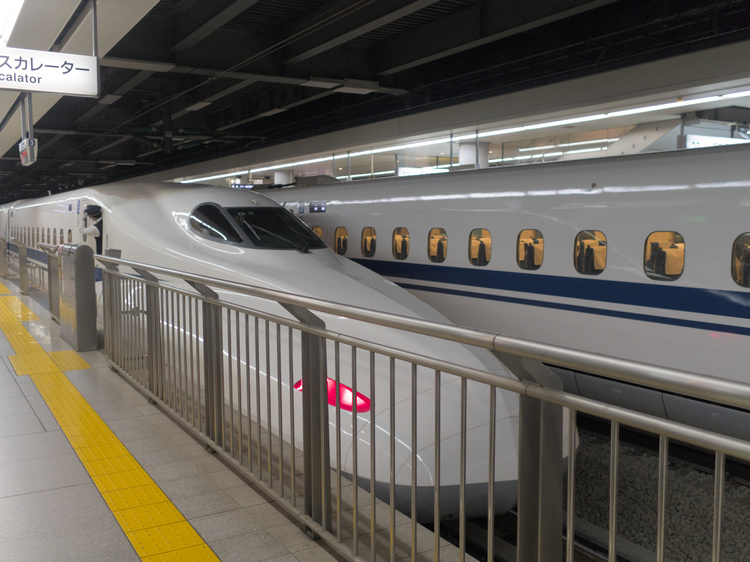 Shinkansen del servicio Hikari.