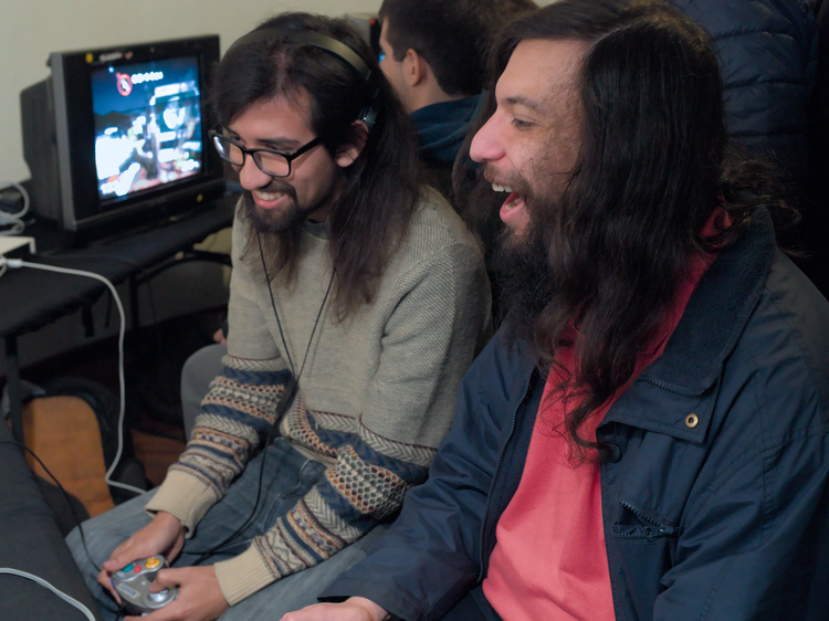 Rocket (left) and +kla (right) playing friendlies in Melee in House of Cards, June 2019.