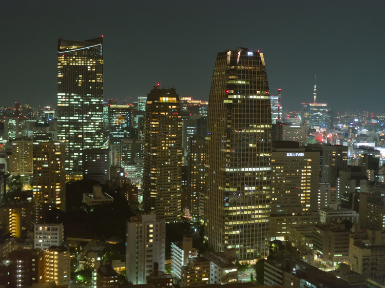Tōkyō de noche visto desde la Tōkyō Tower.