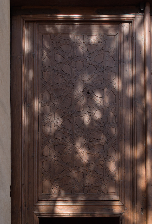 Pattern in one of the doors of de Santa María la Blanca.